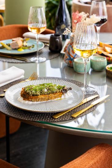 Restaurant bar Solis - Menu varié pour une expérience de dîner méditerranéen moderne