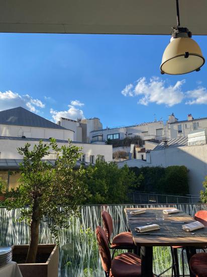 Restaurant bar Solis - Profitez du soleil méditerranéen sur notre terrasse ombragée à l'abri de l'effervescence parisienne