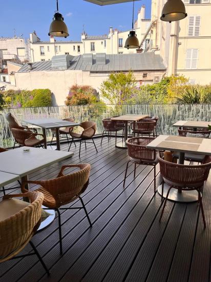 Restaurant bar Solis - Savourer les saveurs méditerranéennes sur notre terrasse paisible