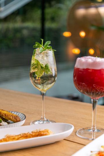 restaurant bar solis - Savourez des cocktails uniques dans une ambiance festive